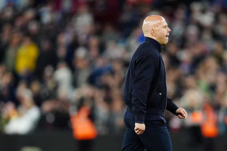 Liverpool coupe la tête d'Arne Slot