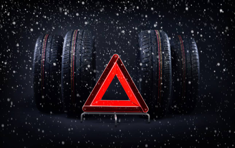 Pneus hiver ou 4 saisons : lesquels choisir ? / iStock.com - Dmytro Varavin