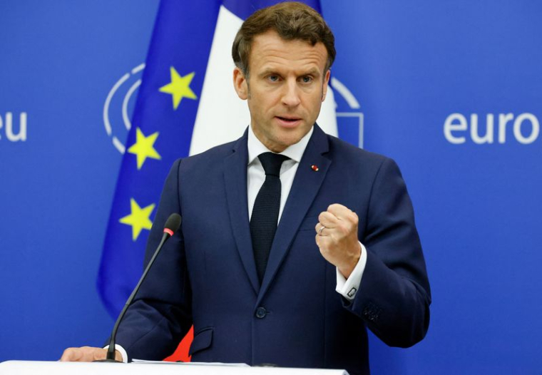 MACRON LANCE L'IDÉE D'UNE "COMMUNAUTÉ POLITIQUE EUROPÉENNE" COMPLÉMENTAIRE DE L'UNION