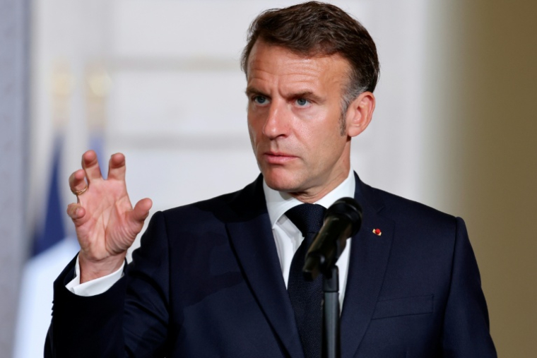 Le président français Emmanuel Macron s'exprime à l'issue d'une réunion à l'Elysée, à Paris, le 1er juin 2026 ( POOL / Ludovic MARIN )
