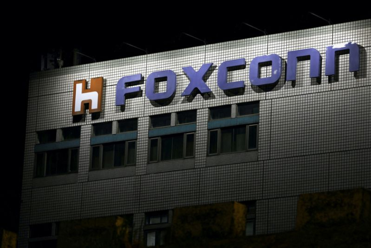 Le logo de Foxconn est visible à l'extérieur d'un bâtiment de l'entreprise à Taipei