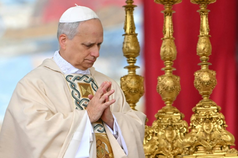 Le pape Léon XIV célèbre une messe pour le début de son pontificat, place Saint-Pierre au Vatican, le 18 mai 2025 ( AFP / Alberto PIZZOLI )