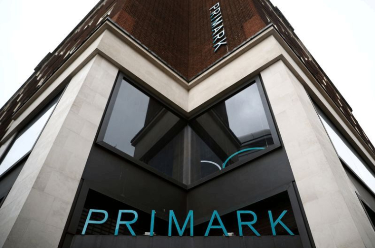 PRIMARK RASSURE AVEC SES PRÉVISIONS ANNUELLES, LE TITRE GRIMPE