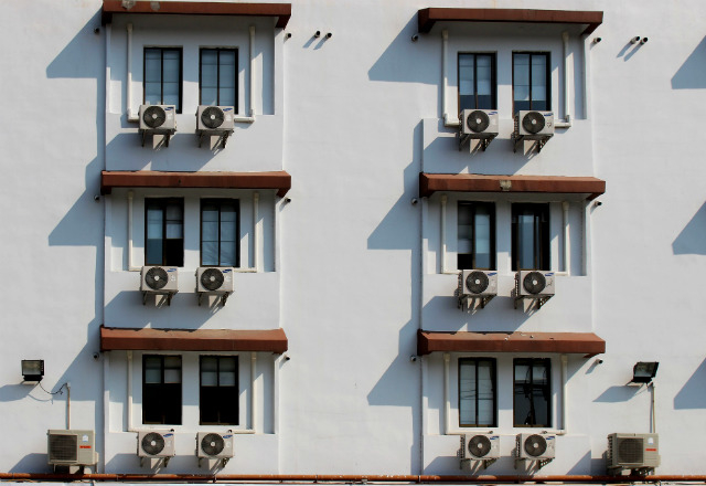 Attention au respect du règlement de copropriété lorsque vous installez un climatiseur.(Crédits:Pixabay Terimakasih0)