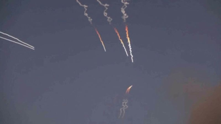 Des missiles iraniens sont lancés à partir d'un lieu indiqué comme étant Téhéran
