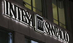 INTESA: AUCUN INTÉRÊT À FUSIONNER AVEC UNE BANQUE EUROPÉENNE