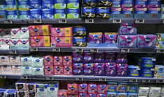 Selon un sondage Ifop pour l'association Dons Solidaires, près de 4 millions de Français renoncent aujourd’hui à des produits d’hygiène essentiels faute de moyens ( AFP / Christophe SIMON )