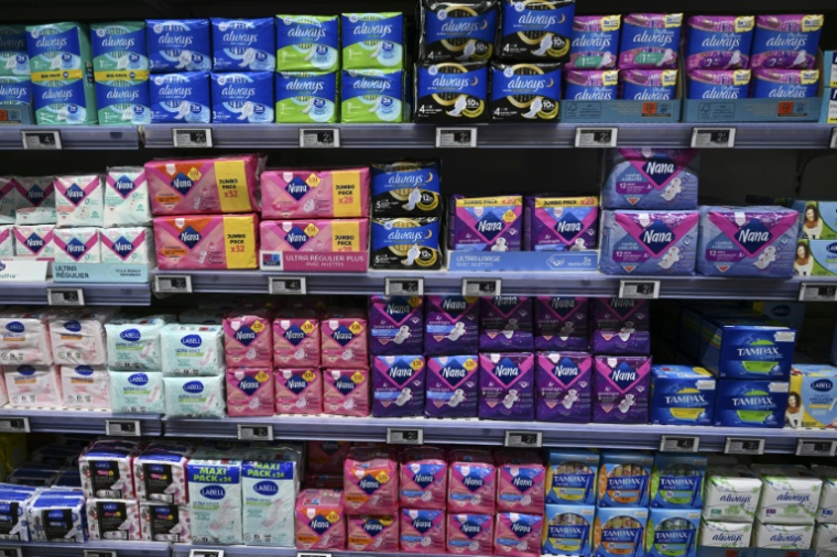 Selon un sondage Ifop pour l'association Dons Solidaires, près de 4 millions de Français renoncent aujourd’hui à des produits d’hygiène essentiels faute de moyens ( AFP / Christophe SIMON )