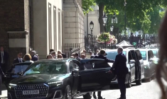 Macron arrive au 10 Downing Street pour un sommet bilatéral sur l'immigration