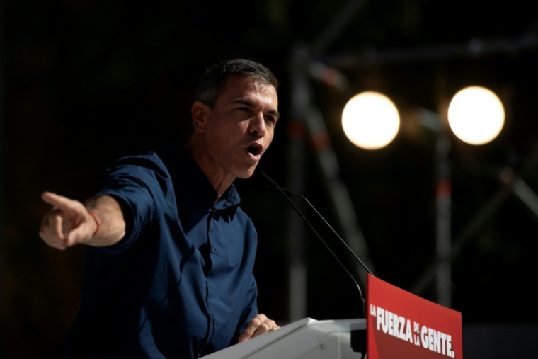 Le Premier ministre espagnol Pedro Sánchez lors d'un meeting de campagne, le 10 octobre 2026 à Dos Hermanas, près de Séville   ( AFP / JORGE GUERRERO )