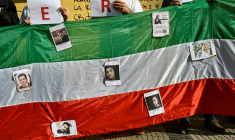 Manifestation en soutien aux femmes iraniennes, à Santiago du Chili, le 7 octobre 2022 ( AFP / Martin BERNETTI )