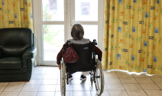 "La fermeture d'un Ehpad demeure une décision exceptionnelle, prise uniquement lorsque la sécurité des résidents ne peut plus être garantie autrement", ont souligné l'ARS et le département. ( AFP / CHARLY TRIBALLEAU )