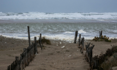 La plage du Canet-en-Roussillon inondée, le 26 décembre 2025 ( AFP / Jean-Christophe MILHET )