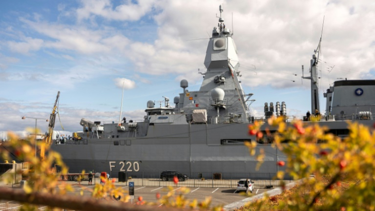 La frégate Hamburg (F220) de la marine allemande, amarrée au port de Copenhague, restera pendant le prochain sommet de l'UE, le 28 septembre 2025 au Danemark ( Ritzau Scanpix / Emil Nicolai Helms )