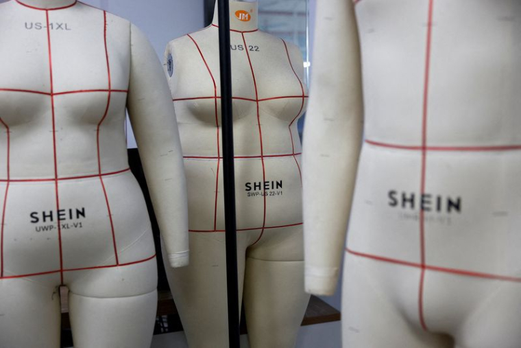 Mannequins de couture portant le logo Shein à Guangzhou