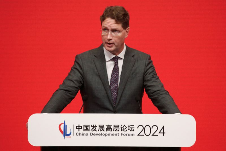 Ola Källenius s'exprime lors du Forum de développement de la Chine (CDF) 2024, à Pékin