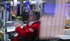 Un opérateur à la Bourse de New York, le 9 mars 2026 ( AFP / ANGELA WEISS )