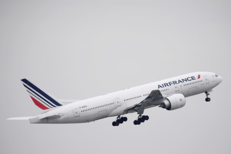 PARIS PRÉVOIT DES MESURES DE SOUTIEN POUR AIR FRANCE-KLM