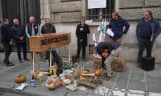 Action d'agriculteurs devant le ministère de l'Agriculture à Paris