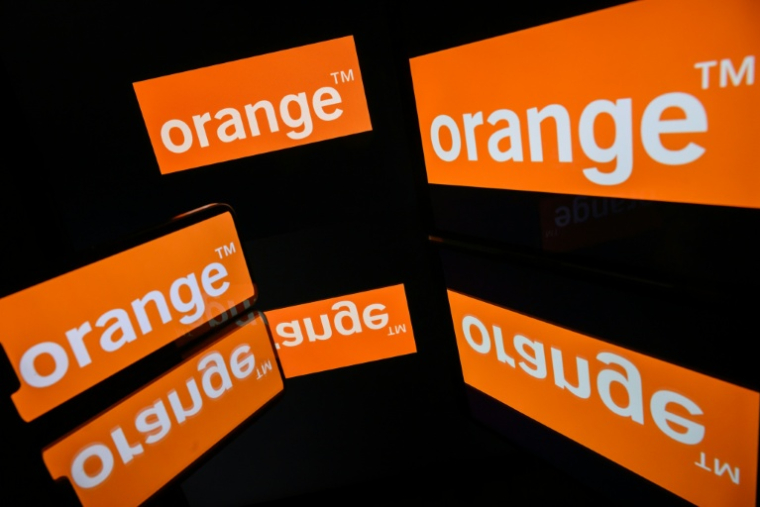 L'opérateur télécom Orange subit mercredi une panne sur son réseau mobile à l'échelle nationale, en lien avec "un incident" ( AFP / Lionel BONAVENTURE )