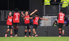 Rennes domine Strasbourg de la tête et de Lepaul