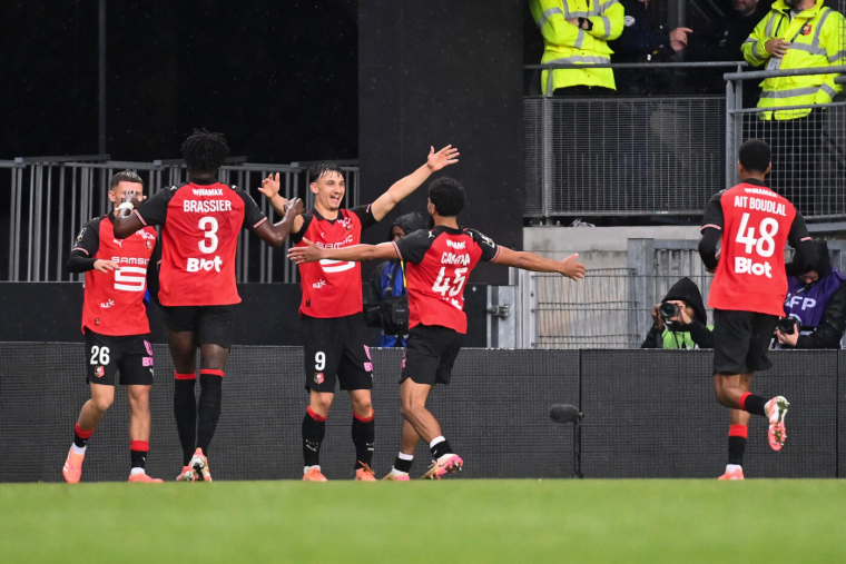Rennes domine Strasbourg de la tête et de Lepaul
