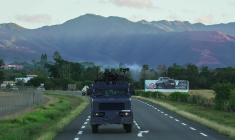 L’aide que l’Etat a annoncée lundi s’inscrit dans une enveloppe globale de plus de 30 milliards de francs Pacifique (250 millions d’euros) d’aide, dont 12 milliards sous forme d’avance remboursable. ( AFP / THOMAS BERNARDI )