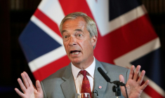 Nigel Farage lors d'une conférence de presse à Londres, le 10 août 2026 ( AFP / CARLOS JASSO )