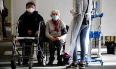 CORONAVIRUS: LA TENSION HOSPITALIÈRE S'AGGRAVE EN FRANCE