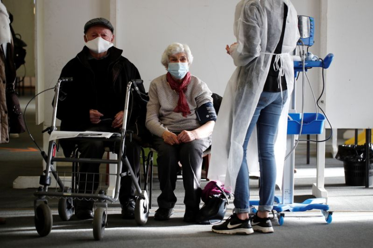 CORONAVIRUS: LA TENSION HOSPITALIÈRE S'AGGRAVE EN FRANCE