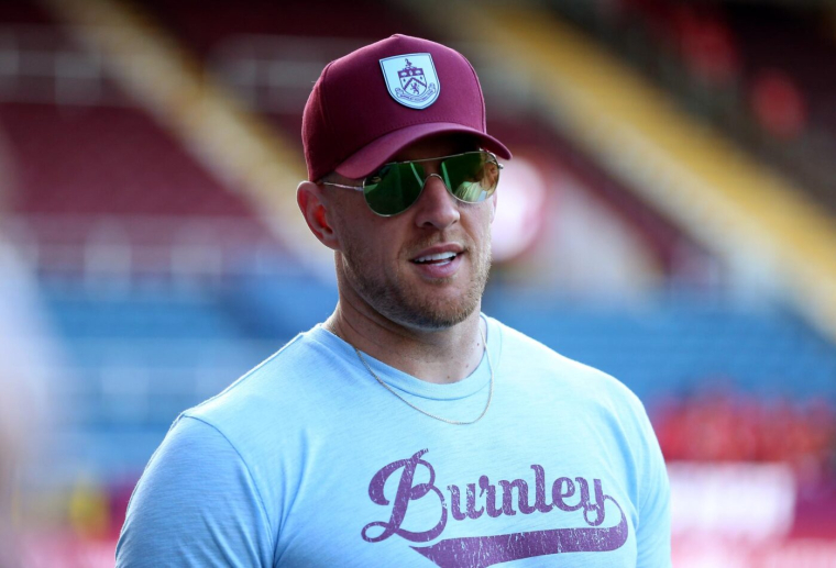 Burnley casse sa série et met définitivement à la retraite une légende du foot US