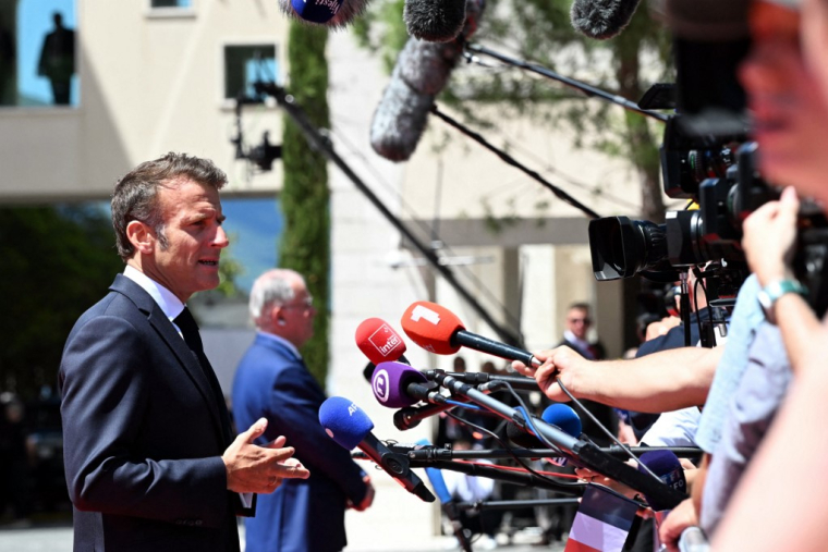 Emmanuel Macron ce vendredi 5 juin à Tivat, au Monténégro, à l'occasion d'un sommet entre l'Union européenne et les pays des Balkans. ( AFP / SAVO PRELEVIC )