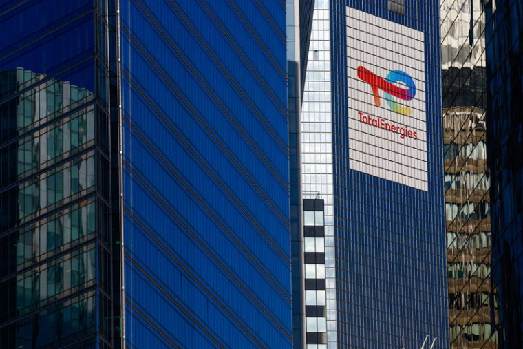 Logo de TotalEnergies à La Défense