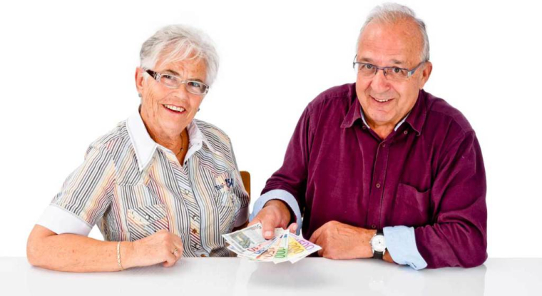 En cas de décès, la rente peut être versée en partie au conjoint survivant. (© Fotolia)