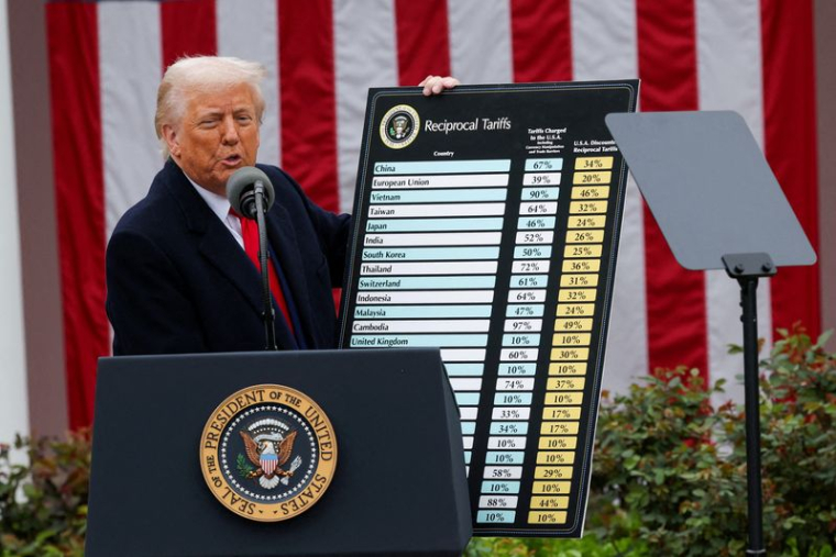 Photo d'archives: Le président américain Donald Trump s'exprime sur les tarifs douaniers à la Maison Blanche