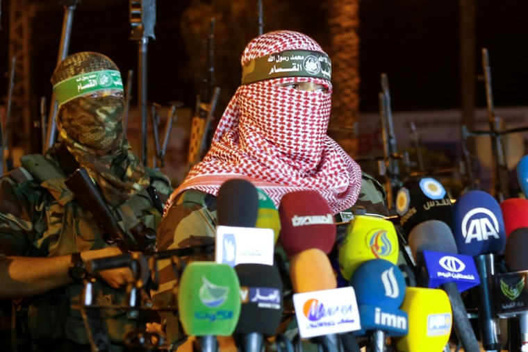 Le porte-parole de la branche armée du mouvement islamiste palestinien Hamas, Abou Obeida, fait un discours à Gaza-ville, le 8 juin 2015 ( AFP / Mohammed ABED )