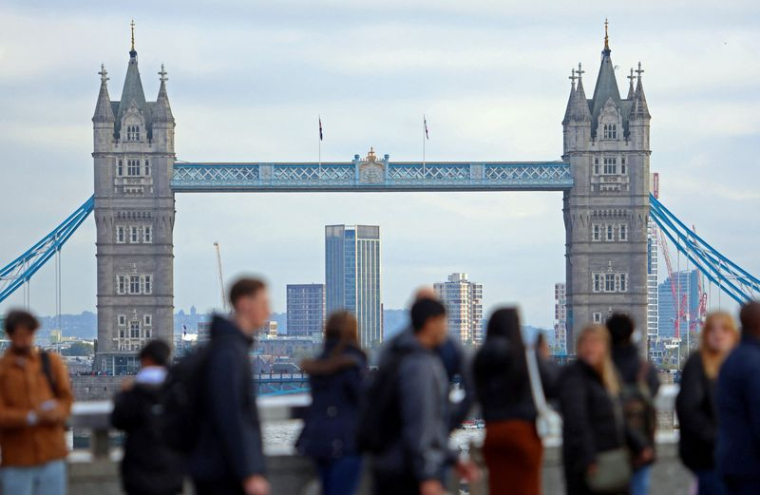 Vue sur Tower Bridge dans le quartier financier de la City de Londres