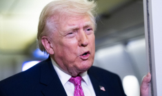 Donald Trump bord d'Air Force One, le 29 mars 2026. ( GETTY IMAGES NORTH AMERICA / NATHAN HOWARD )