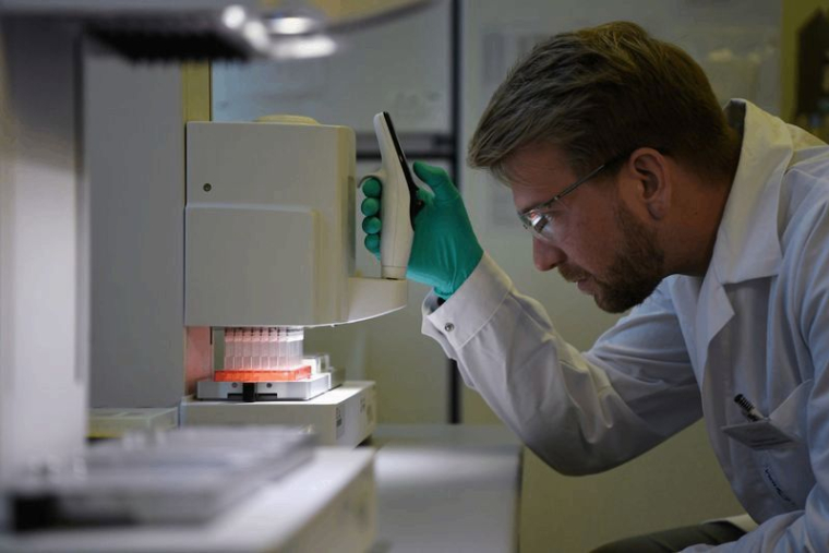 CORONAVIRUS: CUREVAC AUTORISÉ PAR L'ALLEMAGNE À DES ESSAIS CLINIQUES SUR UN VACCIN