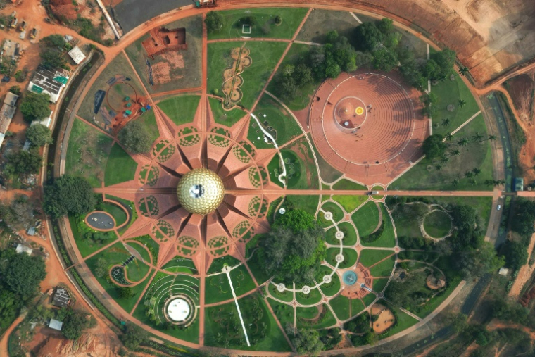 Le Matrimandir, temple dédié à la méditation, à Auroville, le 28 février 2026 ( AFP / Idrees MOHAMMED )