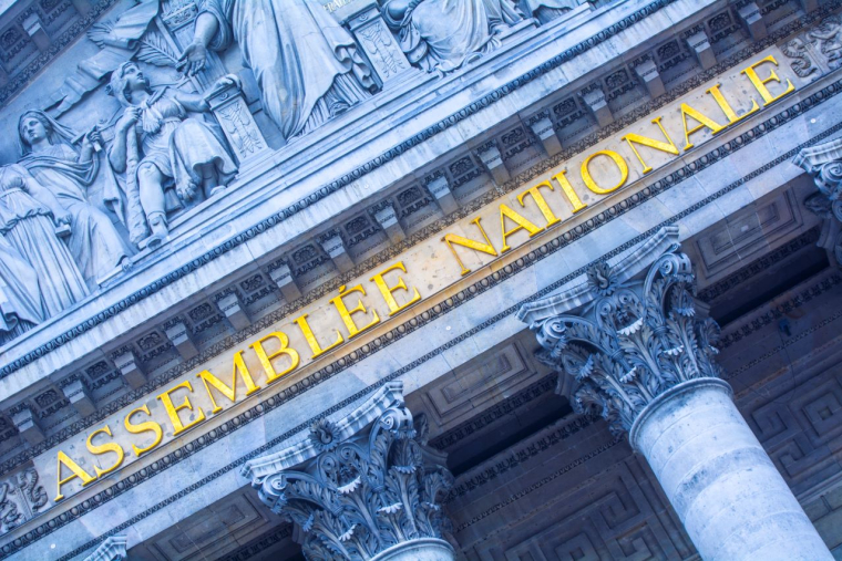 La réforme des retraites met la sphère politique à rude épreuve, mais une instabilité majeure est peu probable