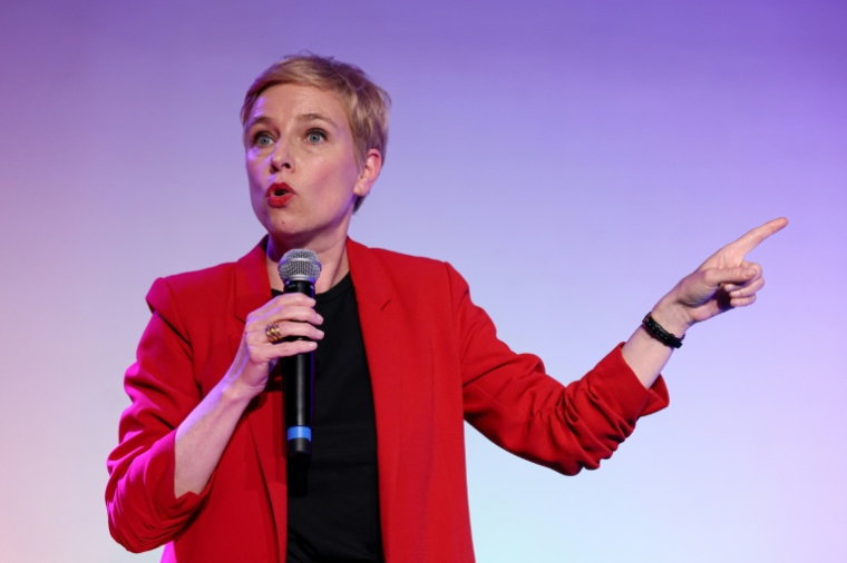 Clémentine Autain lors d'un discours au meeting du Front populaire 2027, Paris, le 5 mai 2026 ( AFP / Xavier GALIANA )