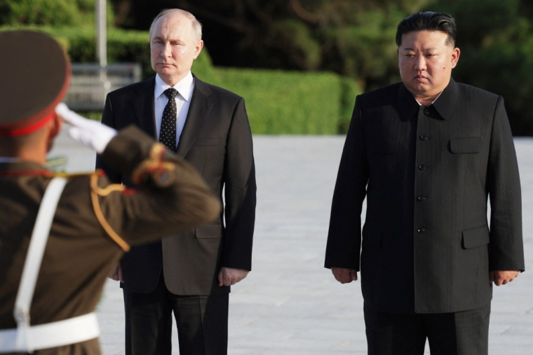 Vladimir Poutine et Kin Jong Un à Pyongyang, en Corée du Nord, le 19 juin 2024. ( POOL / GAVRIIL GRIGOROV )