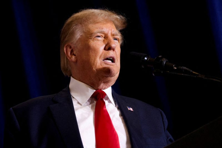 Photo d'archives: L'ancien président américain et candidat républicain à la présidentielle Donald Trump s'exprime lors d'un rassemblement de campagne présidentielle de 2024 à Dubuque