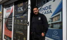 Le migrant vénézuélien Milko Garcia dans les bureaux de son entreprise immobilière à Tijuana, dans l’État de Basse-Californie , le 19 octobre 2026 au Mexique ( AFP / Guillermo Arias )
