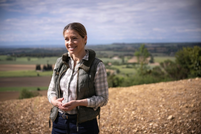 Céline Imart, agricultrice et eurodéputée LR, le 17 mai 2024, à Cuq-Toulza, dans le Tarn ( AFP / Lionel BONAVENTURE )