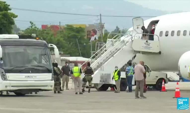 L'administration Biden accèlere l'expulsion de 15.000 migrants réunis sous un pont