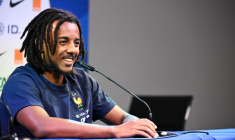 Les joueurs doivent jouer au foot et se taire, vraiment ?