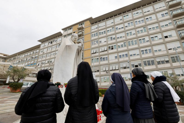 Le pape François poursuit son traitement à l'hôpital Gemelli, à Rome