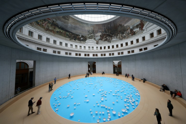 L'installation aquatique et musicale du Français Céleste Boursier-Mougenot à la Bourse de Commerce-Pinault Collection à Paris, le 5 juin 2025 ( AFP / Xavier GALIANA )